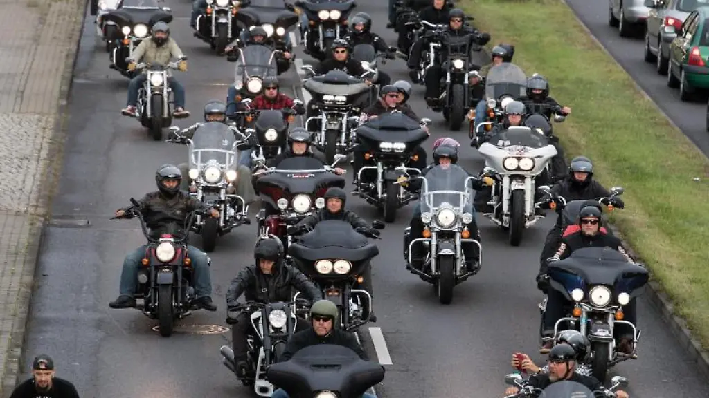 Eine-Motorrad-Demonstration-der-Hells-Angels