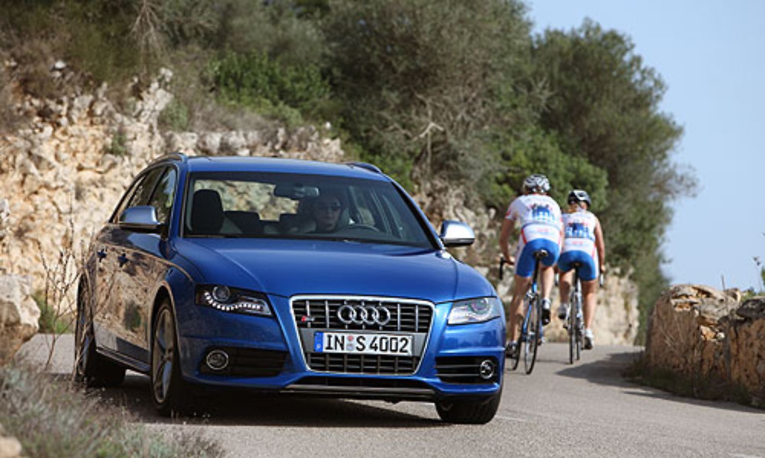 Audi hat dem A4 einen sportlichen Bruder zur Seite gestellt. Der S4 soll Nutzwert mit ausgesprochener Sportlichkeit verbinden.