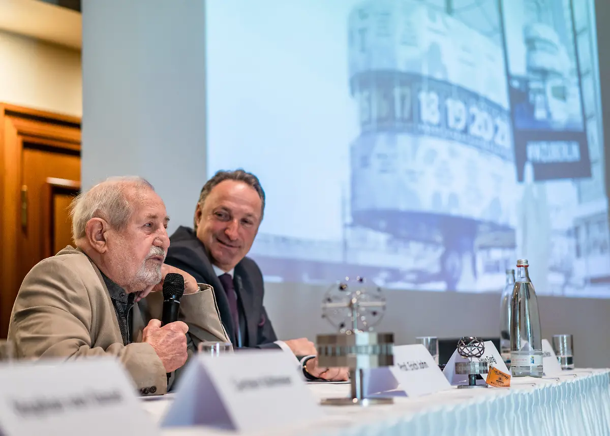 2018-11-14-dali-pk-01832