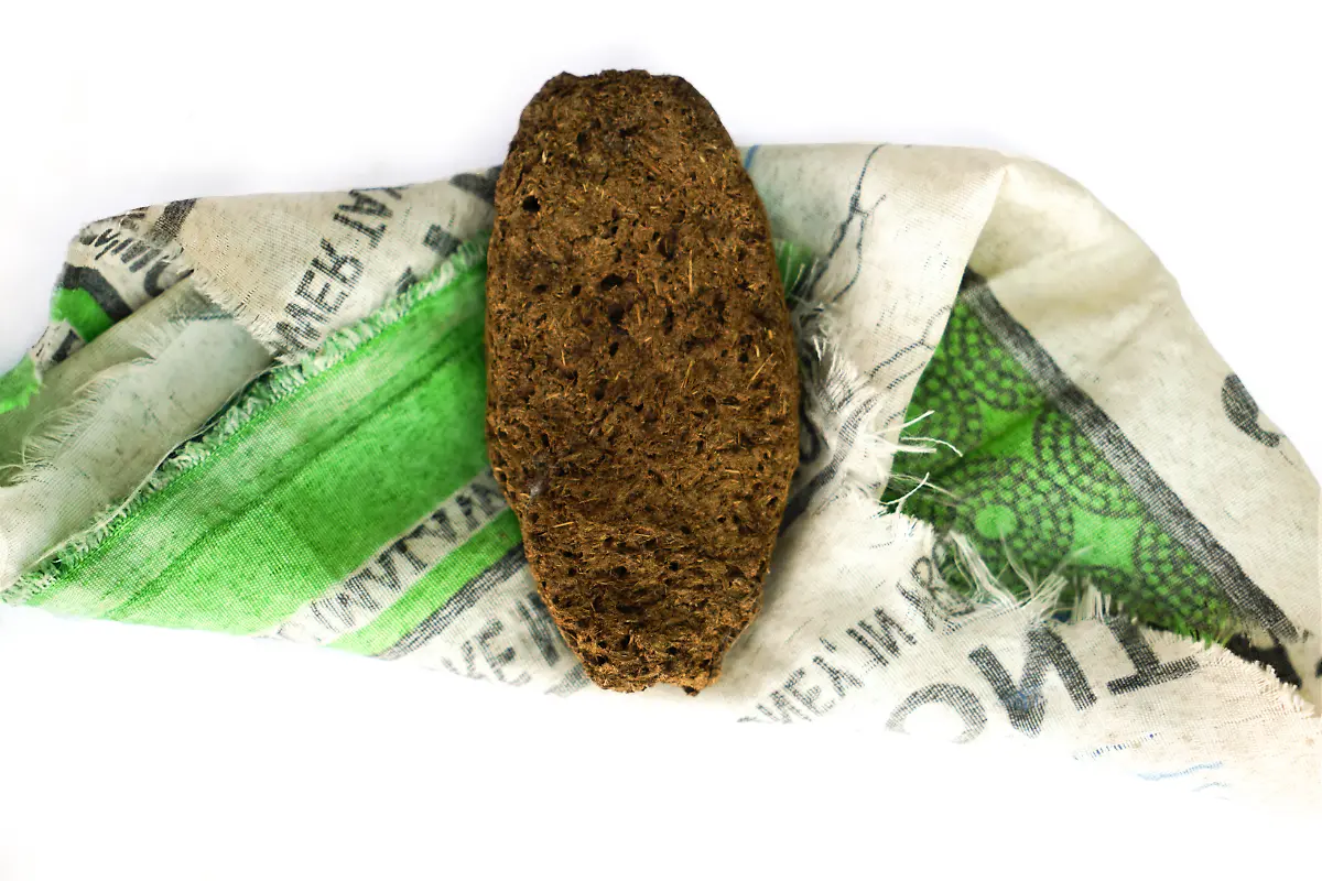 Limpo-22-I-do-not-put-the-cow-patties-directly-on-my-skin-I-wrap-it-in-a-cloth-and-place-it-nicely-to-capture-the-flow-without-staining-other-clothes-I-like-this-method-because-cow-patties-soak-up-a-lot-of-blood-before-they-are-completely-soaked-I-go-about-doing-all-sorts-of-things-without-any-trouble-Mongu-District-Zambia-August-2018