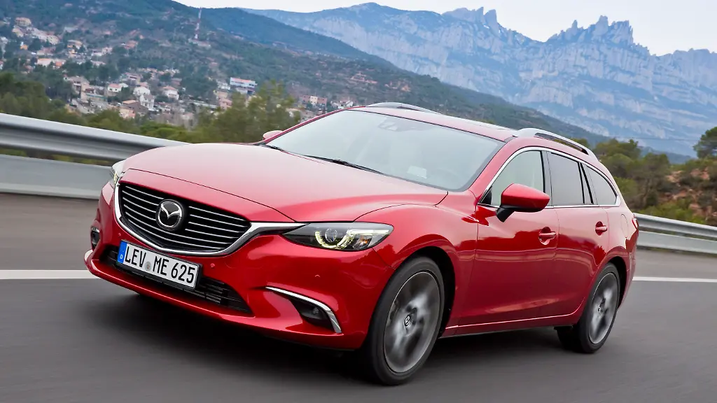 2015-Mazda6-action-44-WGN