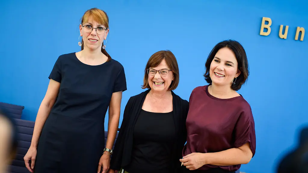 b8725d0eee49d27cb4df16b583fe2dda