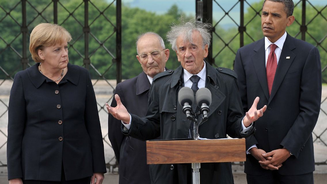 "Wir wollen nicht mehr auf Friedhöfe gehen": Elie Wiesel erinnerte in einer ergreifenden Ansprache an seine Zeit im KZ Buchenwald.