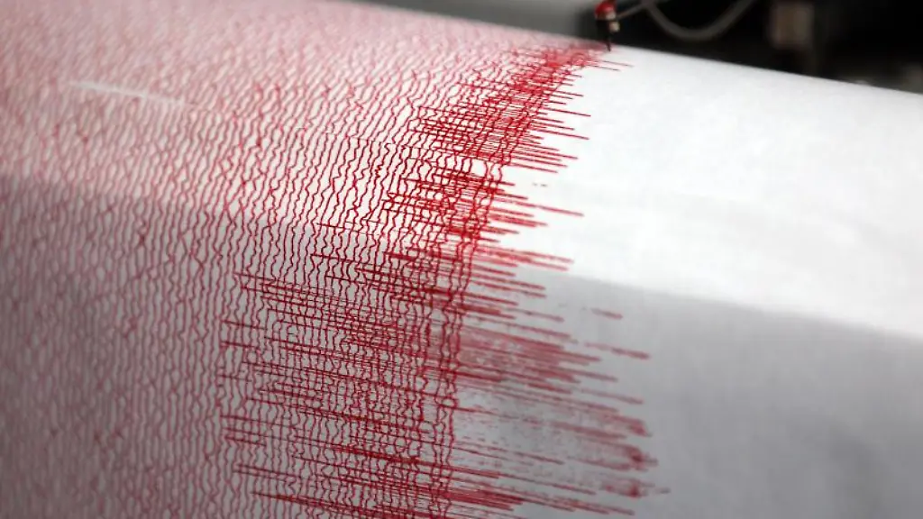 Ein-Seismograph-verzeichnet-Ausschlaege