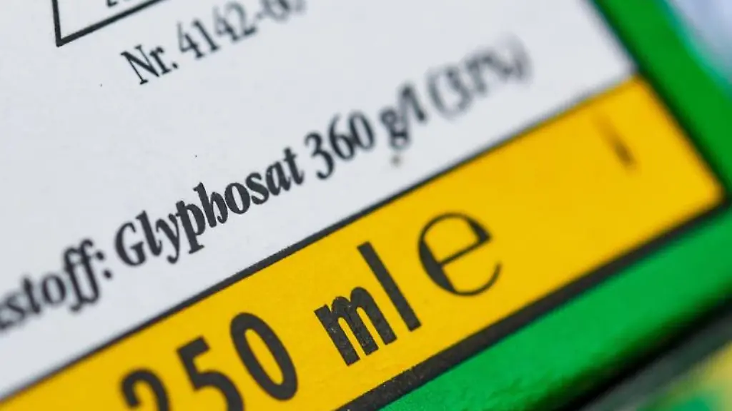 Die-Verpackung-eines-Unkrautvernichtungsmittels-das-den-Wirkstoff-Glyphosat-enthaelt