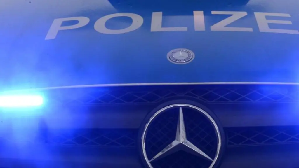 Polizeiwagen-mit-Blaulicht
