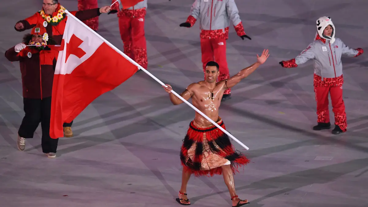 Pita-Taufatofua-als-Fahnentraeger-von-Tonga-bei-der-Eroeffnungsfeier-der-Olympischen-Winterspiele-2018-in-Pyeongchang-Es-war-seine-zweite-Olympiateilnahme-und-soll-nicht-seine-letzte-bleiben