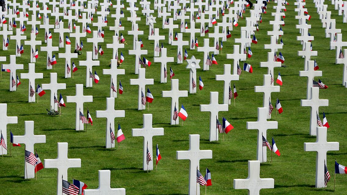 Vor 65 Jahren landeten die Alliierten in der Normandie - tausende Soldaten starben. Hier der amerikanische Soldatenfriedhof bei Caen.