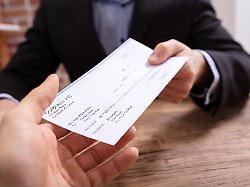 Streit um Fluggastrechte: Gibt es weniger und seltener Entschädigung bei Flugverspätungen?