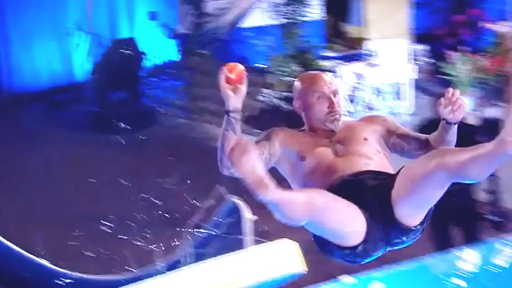 Zlatko-fliegt-achtkantig-raus