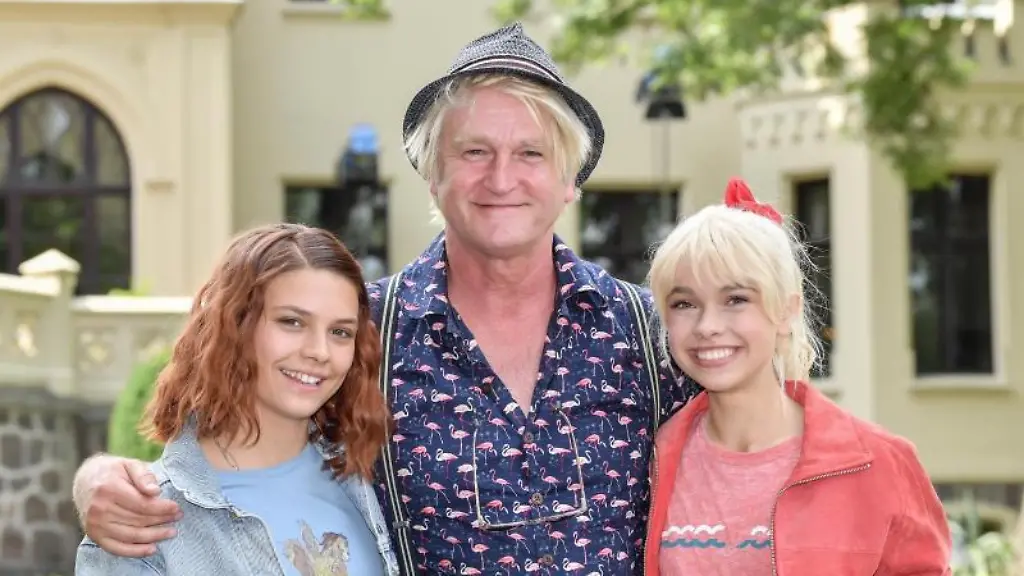 Tina-Schauspielerin-Harriet-Herbig-Matten-l-r-Regisseur-Detlev-Buck-Bibi-Schauspielerin-Katharina-Hirschberg