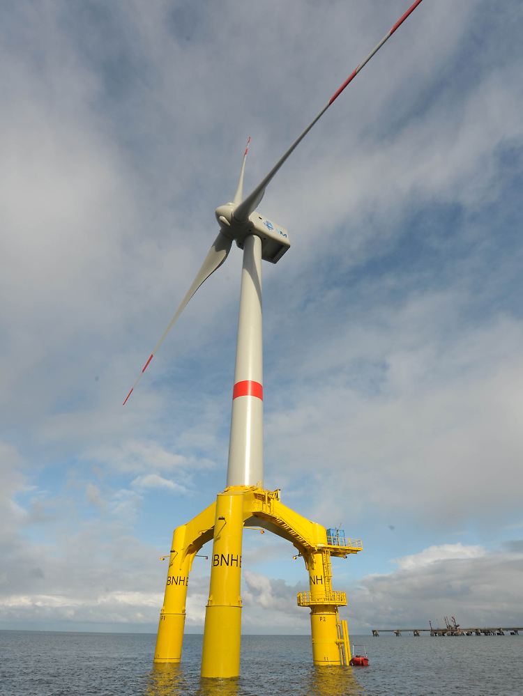 Die Test-Windkraftanlage in der Außenjade vor Hooksiel. Ihre Errichtung bedeutet den Einstieg in die kommerzielle Nutzung der Offshore-Windenergie in Deutschland.