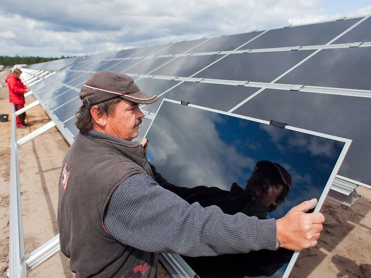 In Brandenburg entsteht auf dem ehemaligen Truppenübungsplatz Lieberose der zweitgrößte Solar-Park der Welt.
