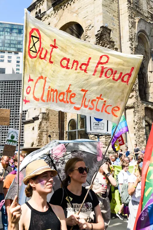 3722da7e0fac2ae3296ea6797fff09f1