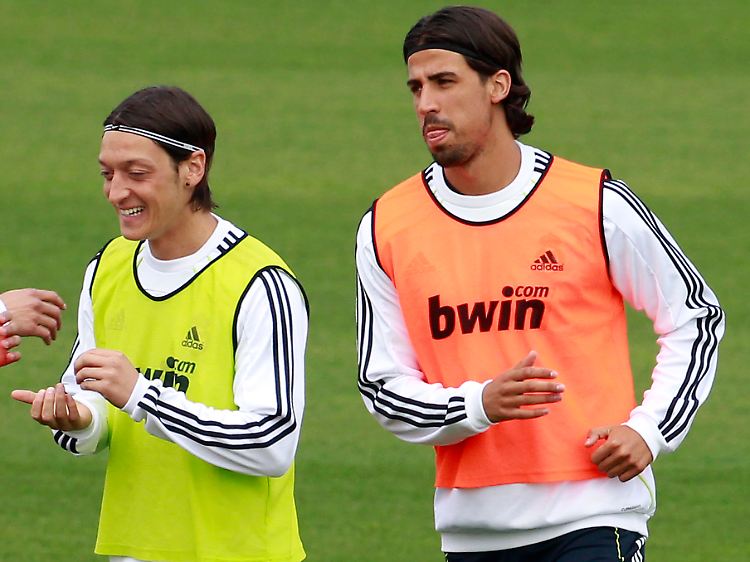 Für Mesut Özil (l.) und Sami Khedira war das erste Jahr bei Real durchaus erfolgreich.
