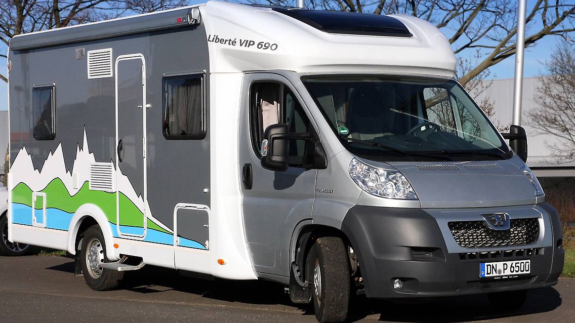 Mit einem Preis von 44.900 Euro ist das Reisemobil teilweise deutlich günstiger als der Wettbewerb.