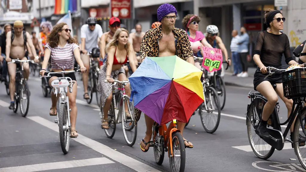 0749839019e0d9245f36d41e4d4dd4bf