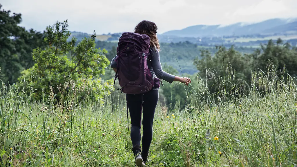 2018-Eden-Books-Samira-Mousa-Morgen-die-Welt-durchs-Gras-c-Erik-Schuetz-GoodBY-HIGHRES