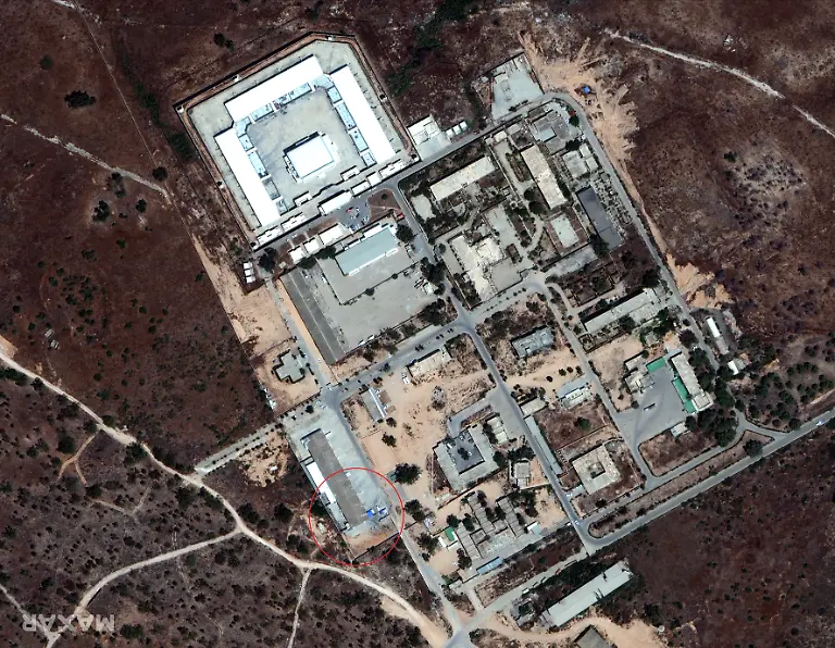 2019-07-03-01-overview-of-tajoura-migrant-center-before-airstrike-27june2019-wv3