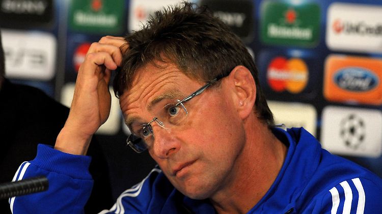 Hat kurz vor Saisonstart noch einigen Grund zum Haareraufen: Schalkes Trainer Ralf Rangnick.