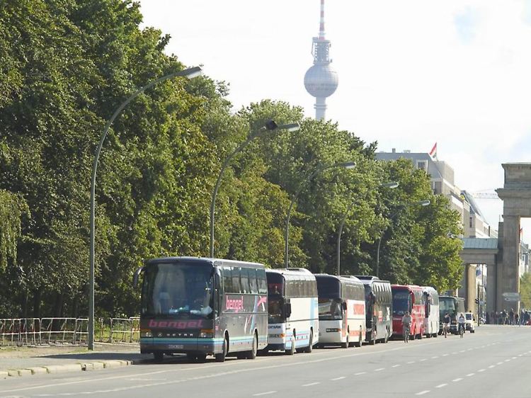 Busschlangen bald auch auf Autobahnen?