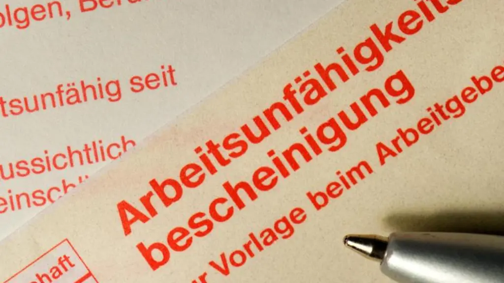Ein-Stift-liegt-auf-einer-Arbeitsunfaehigkeitsbescheinigung-die-zur-Vorlage-beim-Arbeitgeber-dient