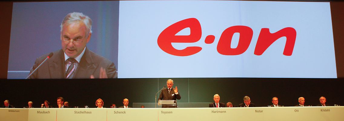 Große Rede vor versammelten Aktionärsrunde: Johannes Teyssen spricht.
