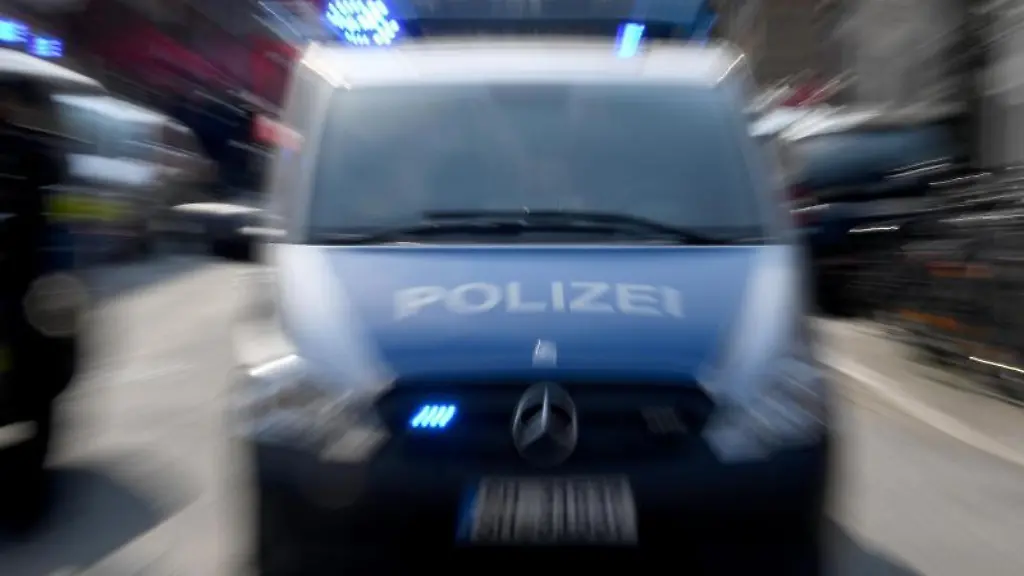 Polizeiwagen-mit-Blaulicht