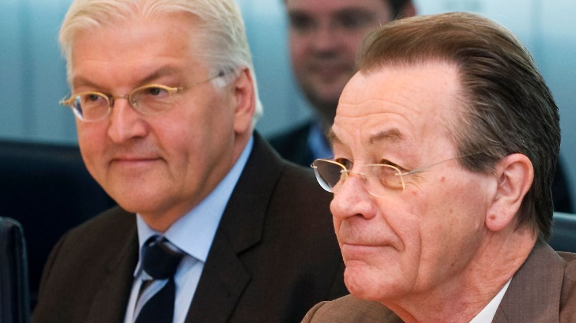 Erwartungen nicht erfüllt: Kanzlerkandidat Steinmeier und Parteichef Müntefering müssen sich einer unliebsamen Debatte stellen.