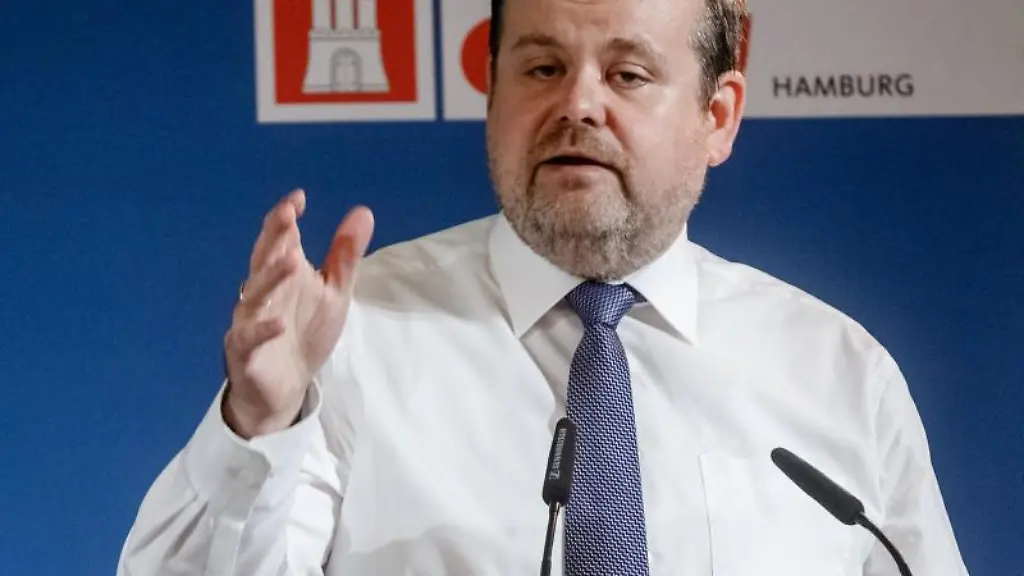 Andre-Trepoll-CDU-Fraktionsvorsitzender-in-der-Buergerschaft-spricht-auf-dem-Landesparteitag-seiner-Partei