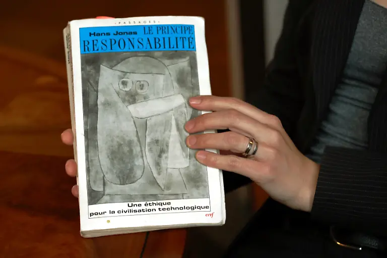 2258046945e65e2e63086efadcf870bc