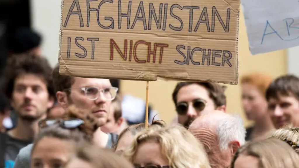 Fluechtlingsorganisationen-protestieren-gegen-Abschiebeplaene-des-Bundes