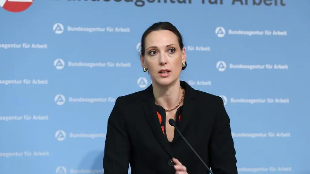 Valerie-Holsboer-spricht-in-der-BA-Zentrale-in-Nuernberg
