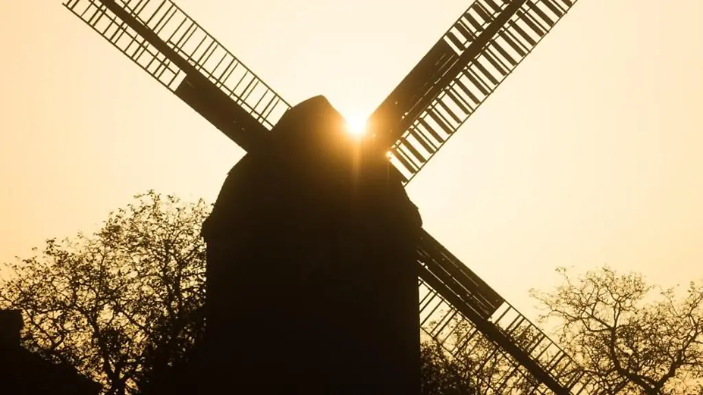Muehle-mit-Sonnenaufgang