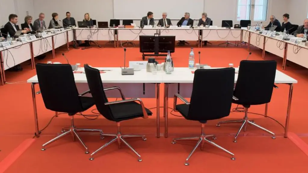 Abgeordnete-des-NSU-Untersuchungsausschusses-im-Brandenburger-Landtag