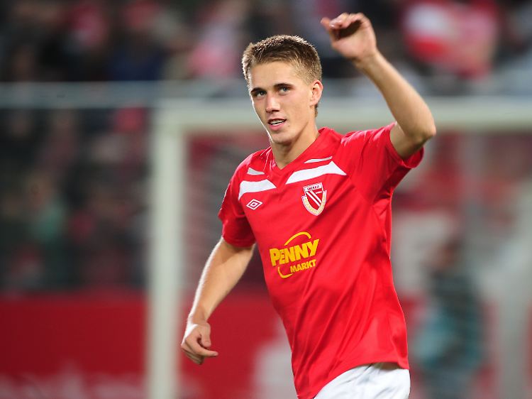 Das Cottbuser Sturmjuwel Nils Petersen stürmt nächstes Jahr für den Rekordmeister, berichtet die "Süddeutsche".
