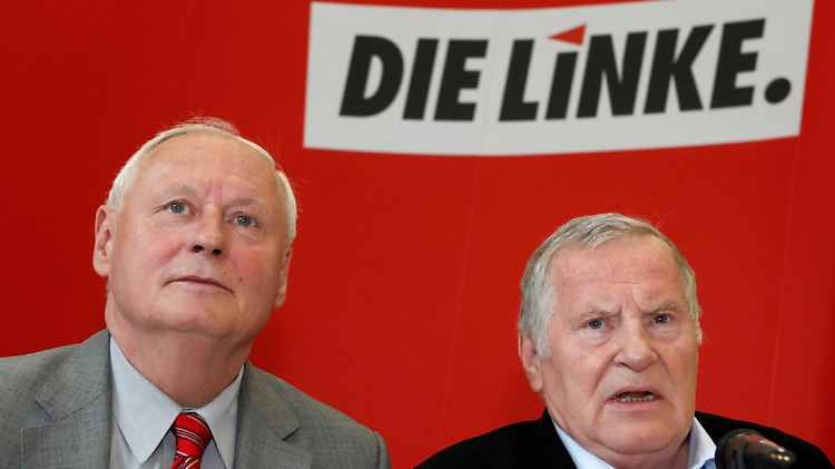 Oskar Lafontaine (l) und Lothar Bisky üben Selbstkritik.