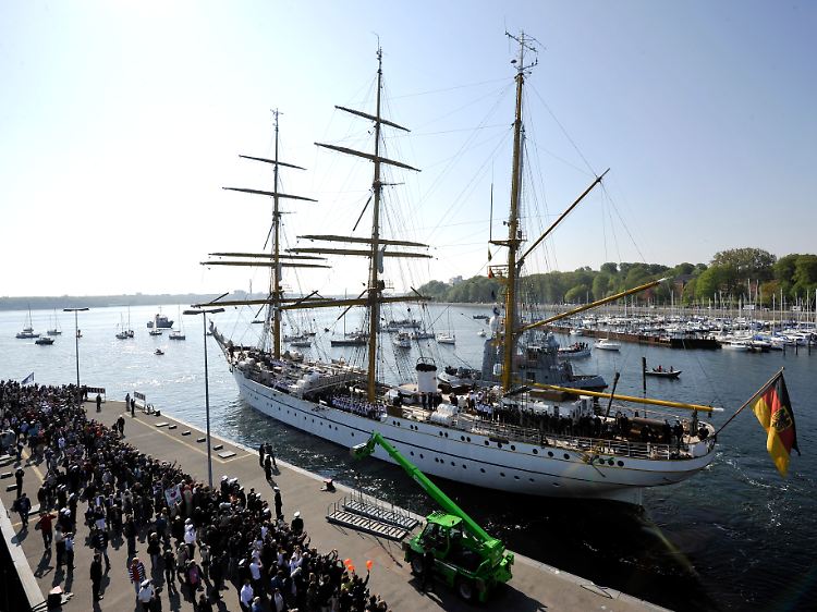 Zurück in der Heimat: Nach fast 30.000 Seemeilen über's Meer ist die "Gorch Fock" zurück.