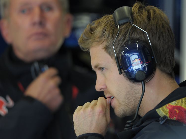 Sebastian Vettel selbst blieb im Gegensatz zu seinem Gefährt beim Unfall unversehrt. Dennoch musste er für den Rest des Tages zuschauen.