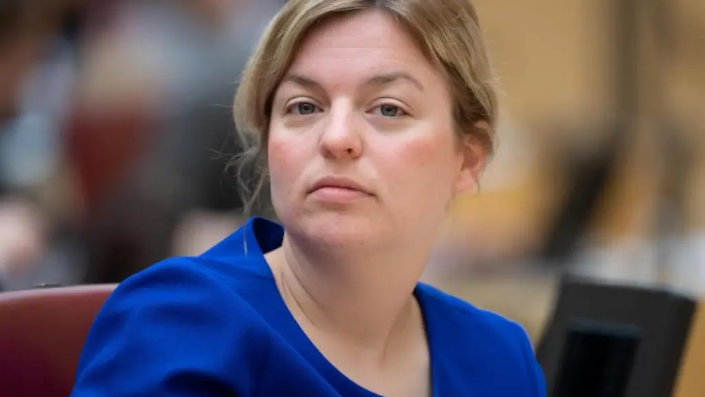 Katharina-Schulze-Fraktionsvorsitzende-der-Fraktion-Buendnis-90-Die-Gruenen-nimmt-im-bayerischen-Landtag-an-einer-Plenarsitzung-teil