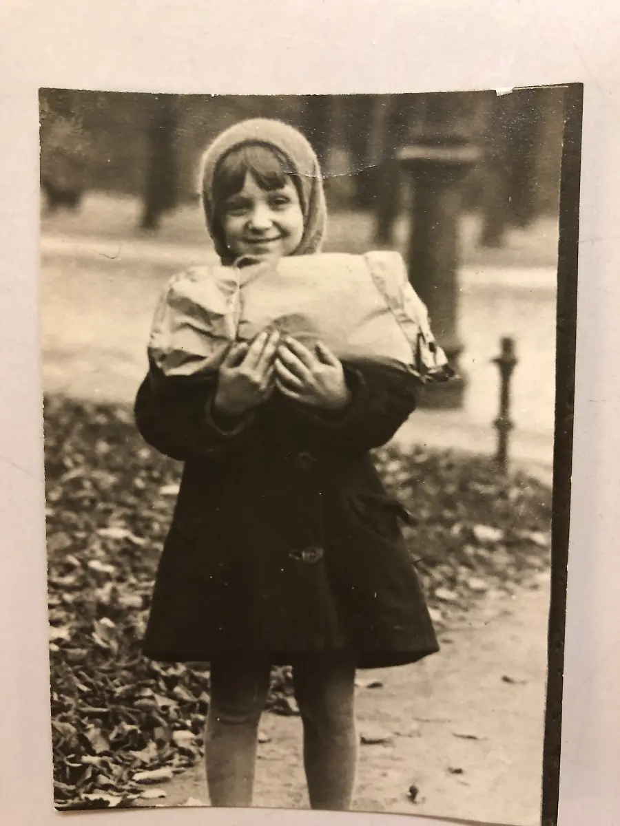 Maedchen-20mit-20Kleidung-205-20-20UISE