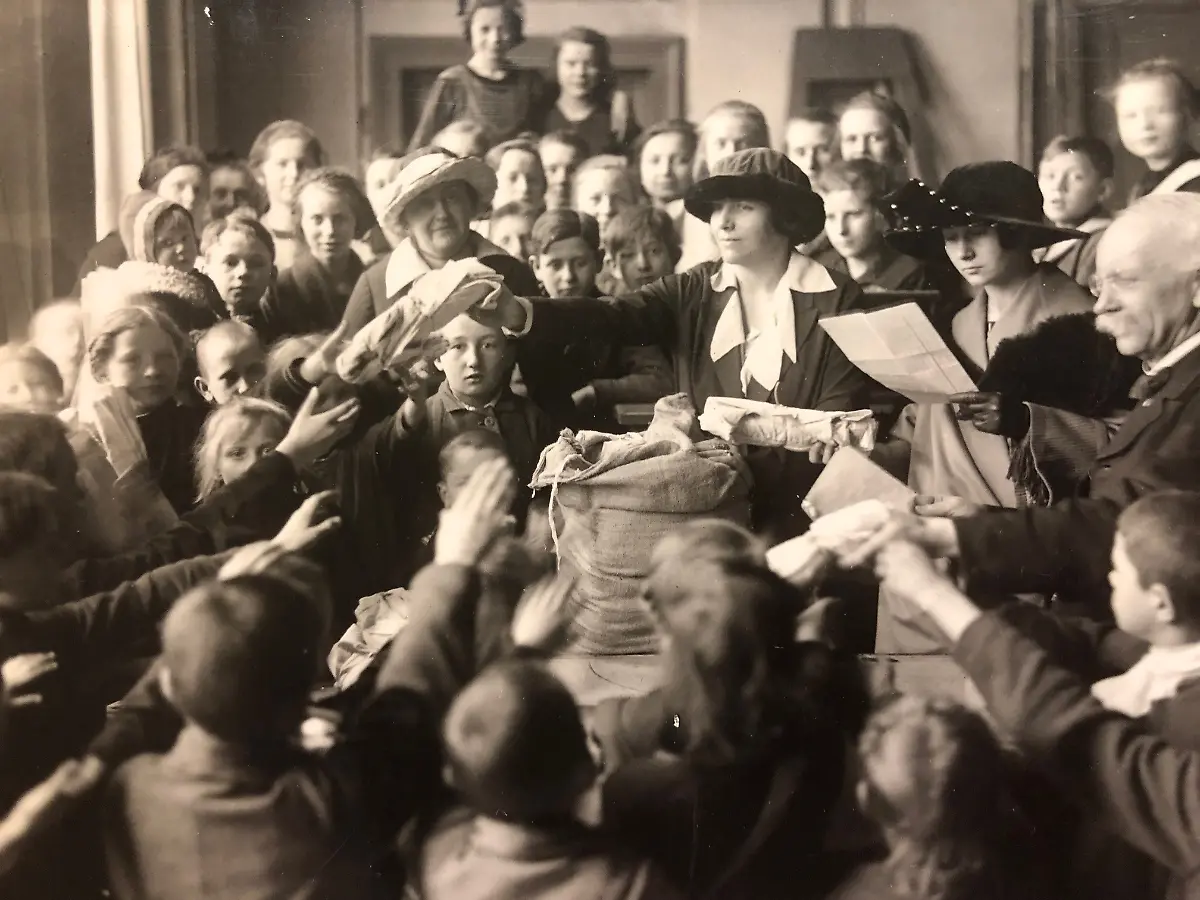 UISE-20Kleiderverteilung-20-20UISE