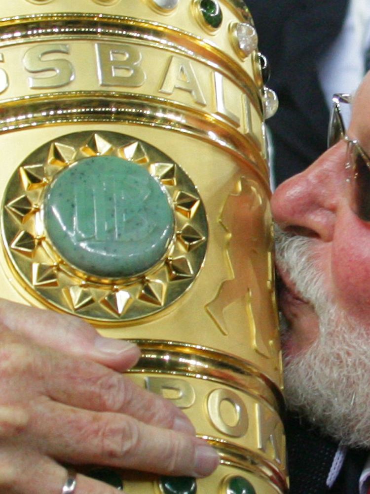 Küsse für den Pokal im Mai 2007.