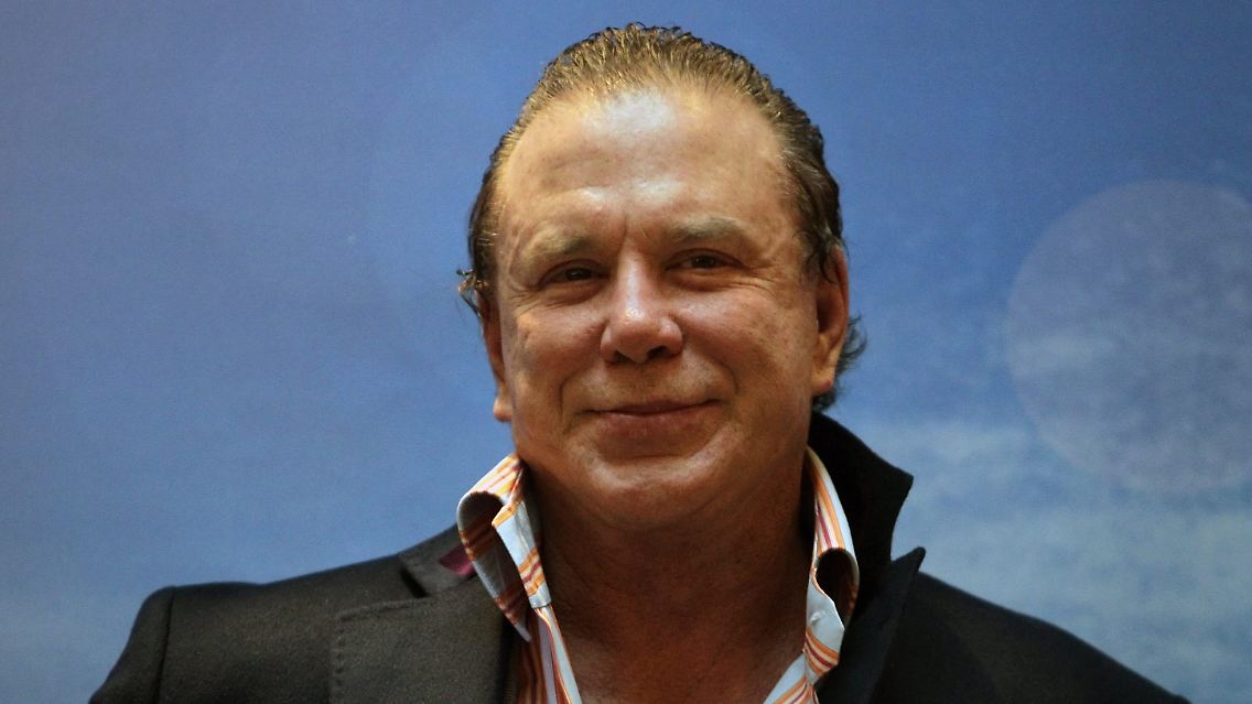 Hallo, Nachbar: Mickey Rourke.