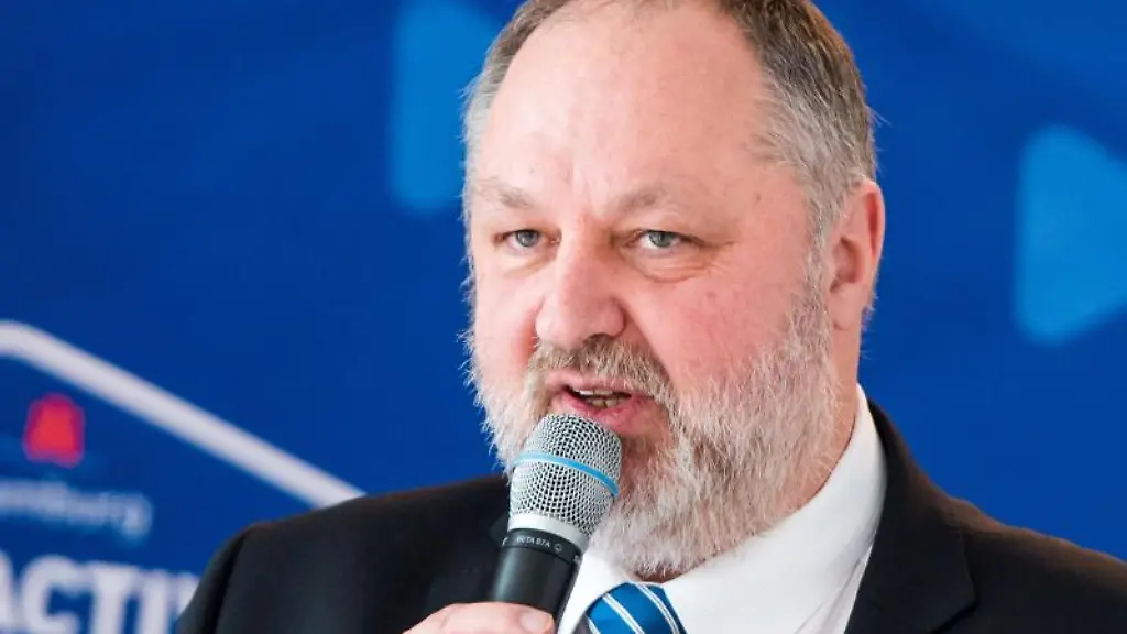 Andreas-Michelmann-Praesident-des-Deutschen-Handball-Bundes-waehrend-einer-Pressekonferenz
