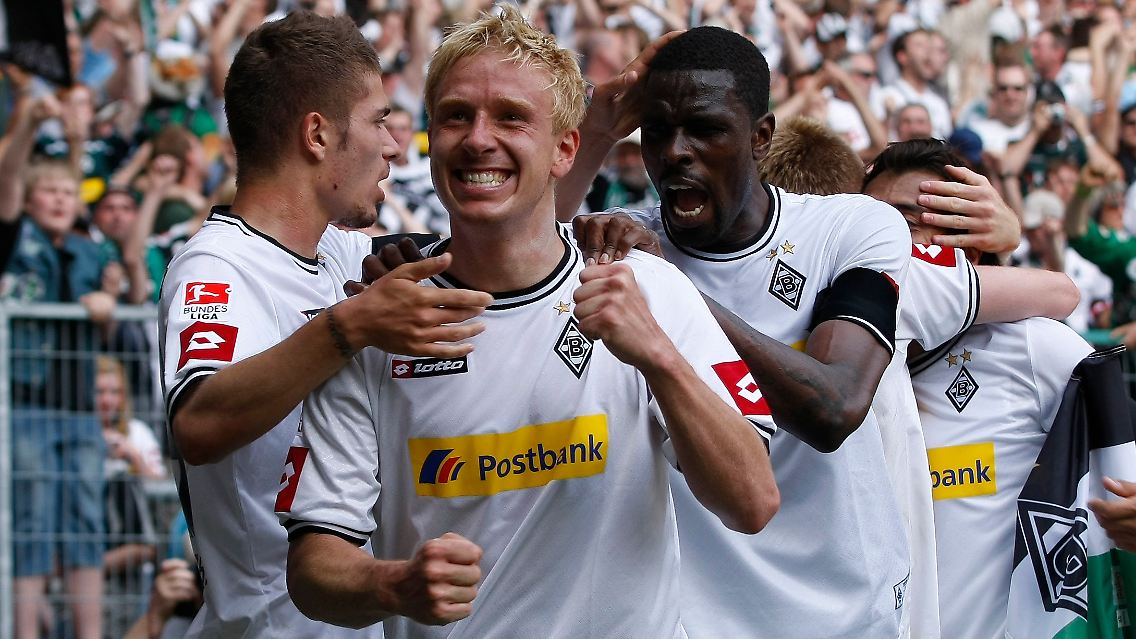 Jubel, Trubel, Heiterkeit: Mönchengladbachs Mike Hanke und seine Kollegen nach dem 1:0.