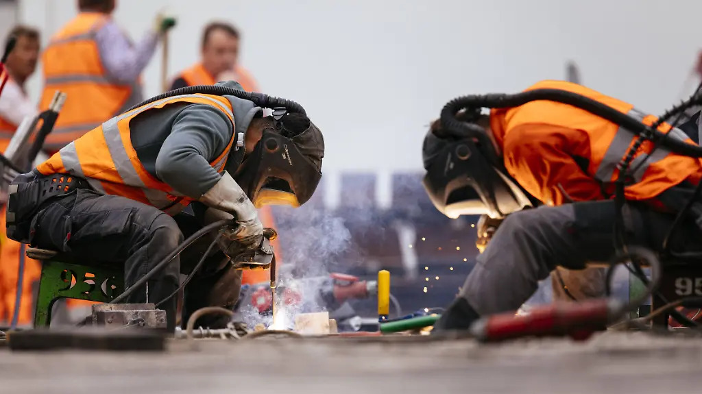 gartenteich-imago85379829h