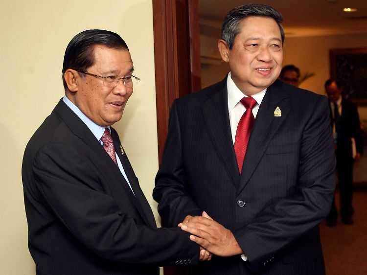 Schwierige Vermittlung: Indonesiens Präsident Susilo Bambang Yudhoyono (rechts) mit Kambodschas Regierungschef Hun Sen.