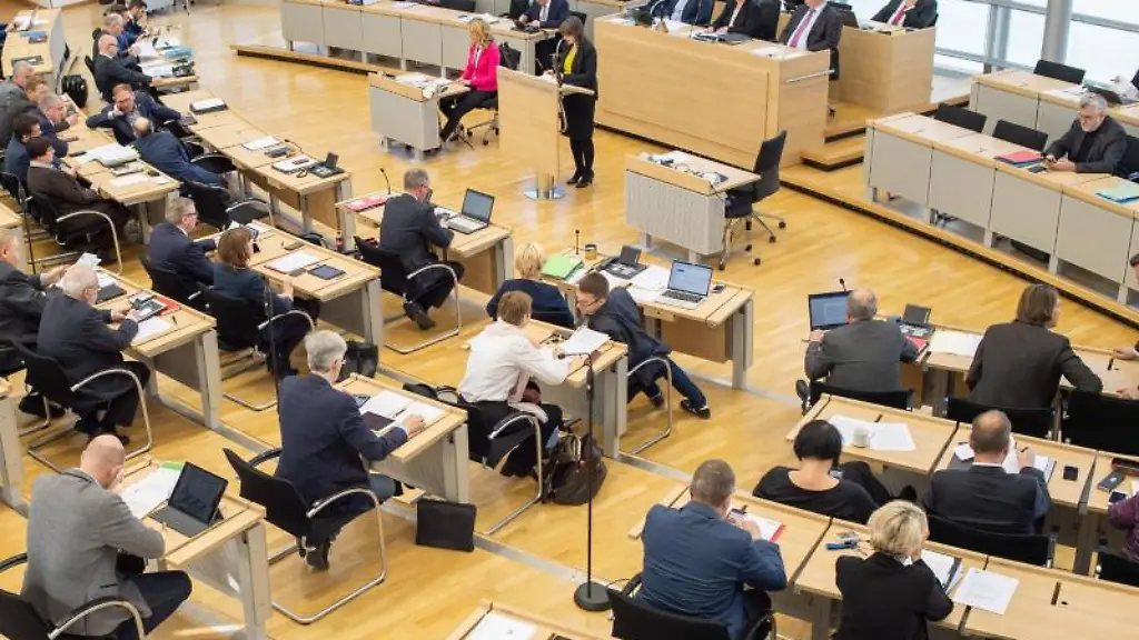 Blick-in-den-Landtag-von-Sachsen-Anhalt