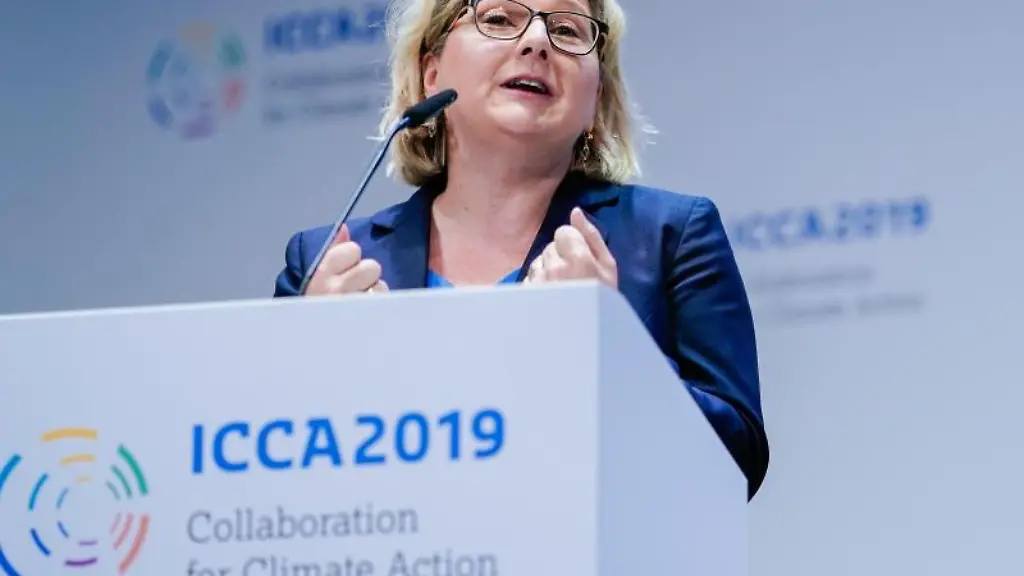 Svenja-Schulze-SPD-Bundesumweltministerin-spricht-zur-Eroeffnung-der-Internationalen-Klimaschutzkonferenz-ICCA2019
